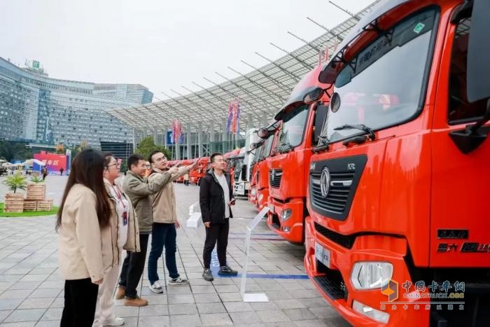 燃動未來！東風商用車2025合作伙伴大會，龍擎動力“鏈”接精彩