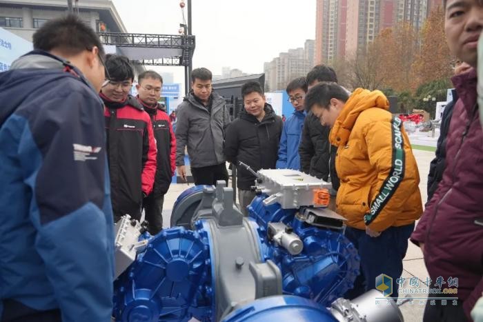乘風破浪再出發(fā)！漢德車橋恭祝2025陜汽商務(wù)年會圓滿成功！
