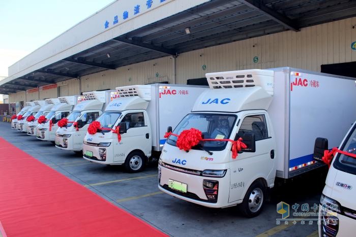 空間成就自由，長航無懼遠(yuǎn)方！首批8臺愷達(dá)U7冷藏車順利交付