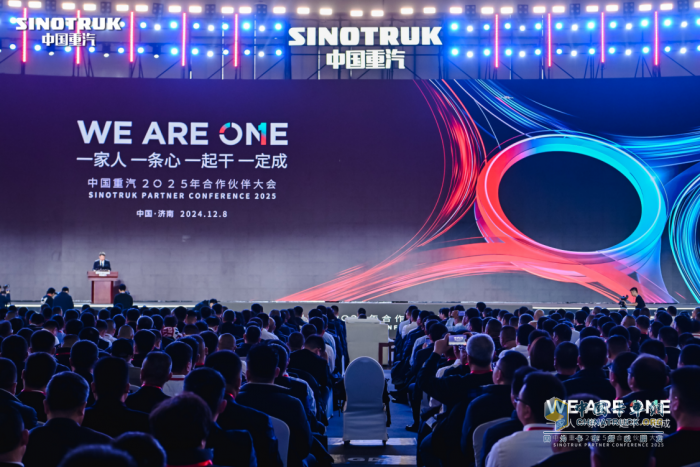 所向披靡，一往無前！中國(guó)重汽榮登2024年重卡銷量總冠軍寶座！