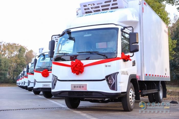 中國(guó)卡車網(wǎng)2025年度盛典，零米輕卡獲“最美電動(dòng)輕卡”獎(jiǎng)
