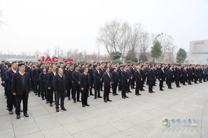 江淮商用車營銷事業(yè)部舉行2025年大區(qū)出征誓師大會(huì)，吹響新年“沖鋒號”，全力贏戰(zhàn)2025