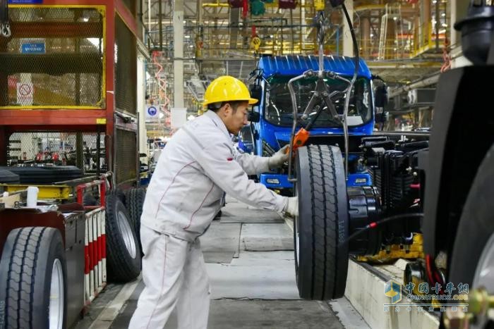 東風(fēng)商用車：乘勢而上！高產(chǎn)突破進(jìn)行時(shí)