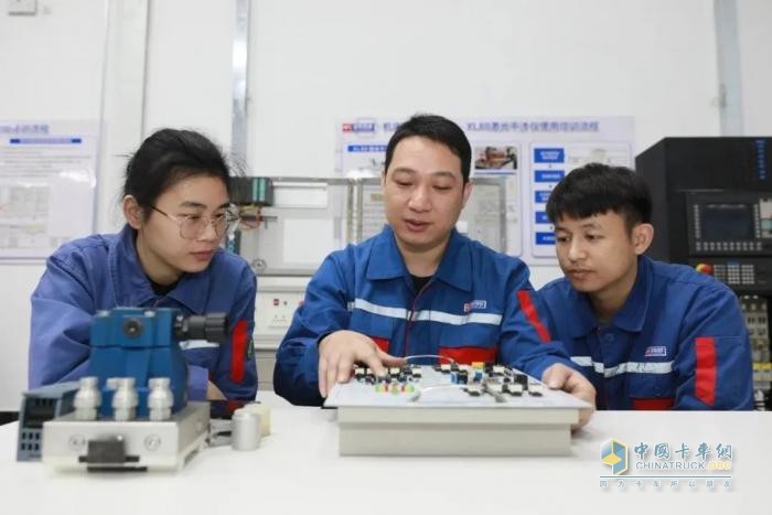 玉柴集團(tuán)：全國人大代表李海樺攜三項建議參加全國兩會