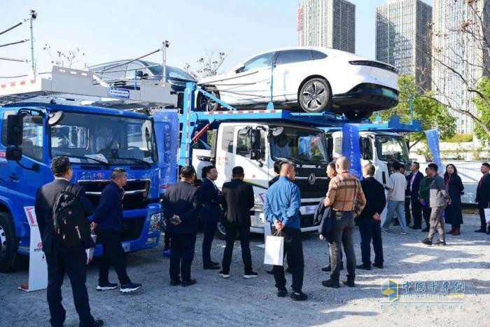 東風商用車：兩場簽約！喜獲700+400大單