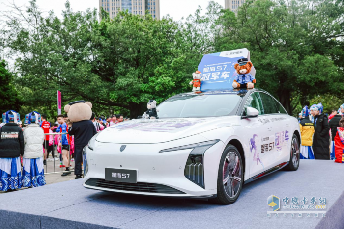 乘龍向上 共赴星海，乘龍跑團(tuán)2025柳州馬拉松激情開跑