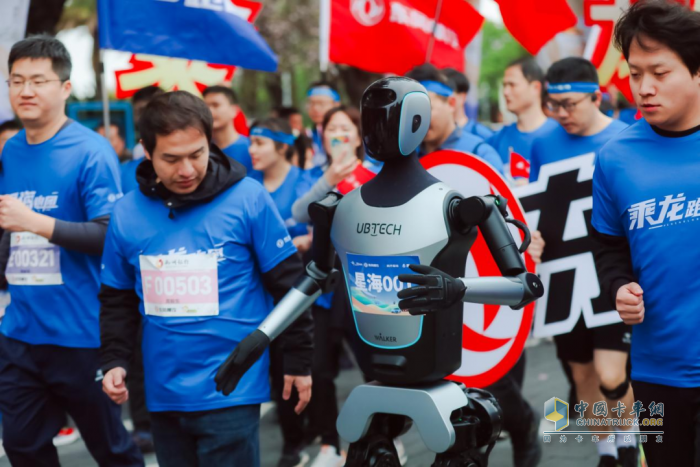 乘龍向上 共赴星海，乘龍跑團(tuán)2025柳州馬拉松激情開跑