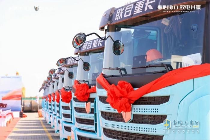 20臺順利交付 長三角戰(zhàn)略客戶現(xiàn)場再定30臺！聯(lián)合重卡電麒麟電力爆表