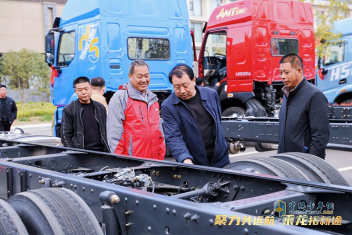 乘龍之夜點亮運城 東康B6.2Pro/D7.0強芯注入柳汽乘龍為卡友帶來新選擇