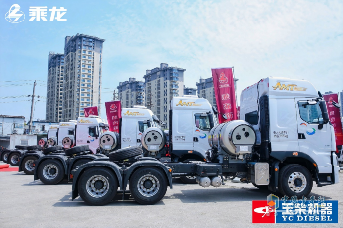 再創(chuàng)佳績(jī)！100臺(tái)乘龍H7 LNG牽引車交付浙江物流巨頭