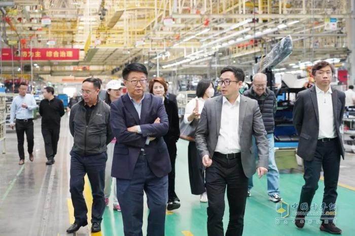 簽約1500臺！東風柳汽與中歐國際工商學院“龍行工程”生態(tài)共創(chuàng)合作項目啟動