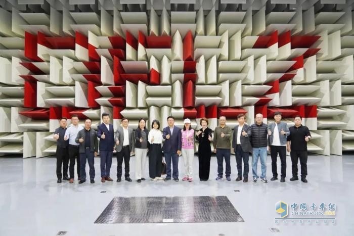 簽約1500臺！東風柳汽與中歐國際工商學院“龍行工程”生態(tài)共創(chuàng)合作項目啟動