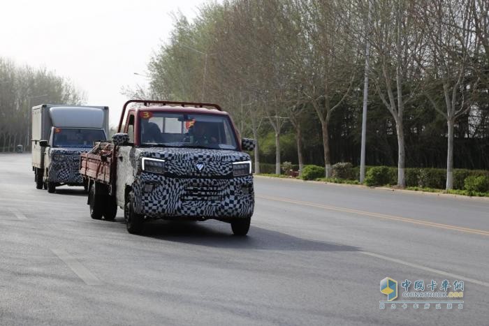 神秘新車街頭現(xiàn)身 底盤貨箱暗藏玄機？