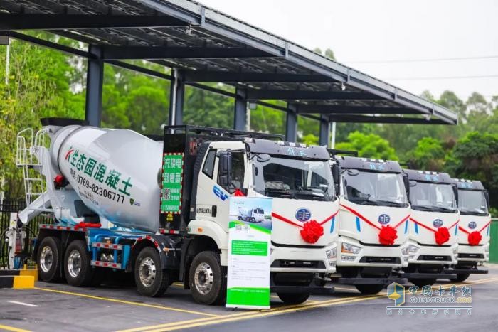 中集車輛50臺新能源攪拌車交付華南