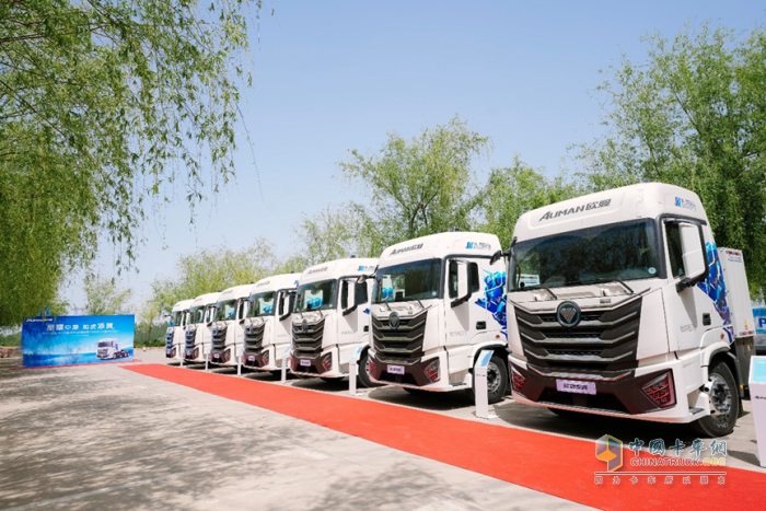 歐曼星翼 400kWh 純電牽引車運力進階