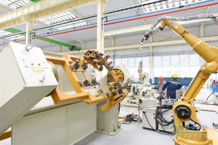 中集車輛2025年一季度業(yè)績：“星鏈+雄起”雙輪驅(qū)動、純電賽道加速突破