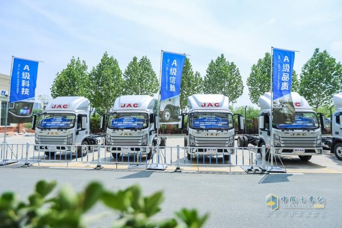 全新駿鈴A9登陸武漢 “5A標(biāo)準(zhǔn)”重新定義高端輕卡