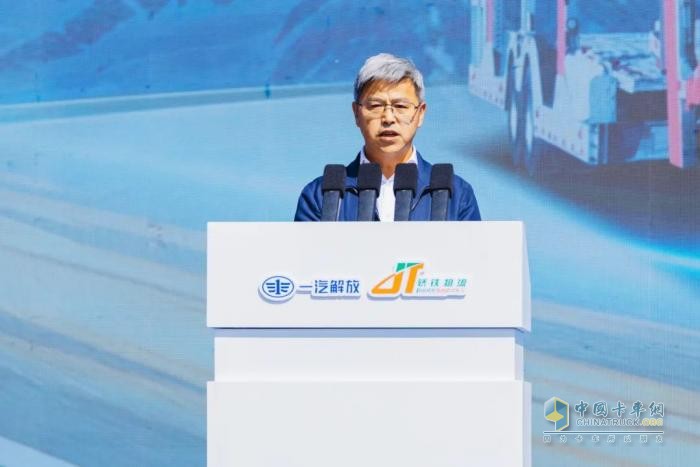 200臺悍V中置軸轎運車交車！一汽解放與轎鐵物流戰(zhàn)略合作簽約儀式成功舉行