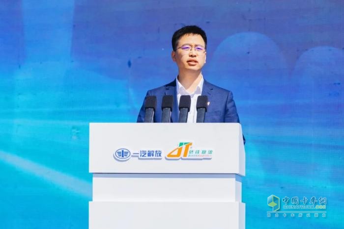 200臺悍V中置軸轎運車交車！一汽解放與轎鐵物流戰(zhàn)略合作簽約儀式成功舉行