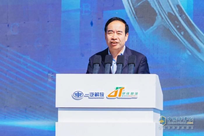 200臺悍V中置軸轎運車交車！一汽解放與轎鐵物流戰(zhàn)略合作簽約儀式成功舉行