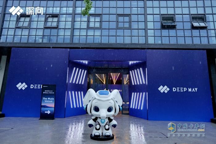 DeepWay深向新品上市發(fā)布會(huì)，兩大新品開啟新能源重卡新時(shí)代