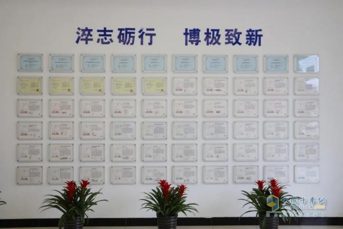 以創(chuàng)新詮釋工匠精神，交大神舟高強榮獲