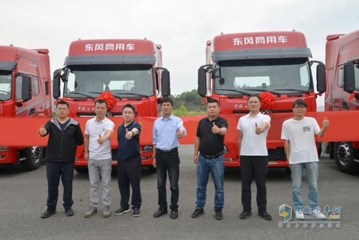 寧波FGS與東風(fēng)商用車百臺(tái)港口運(yùn)輸車交付暨首批50臺(tái)發(fā)車儀式圓滿舉行