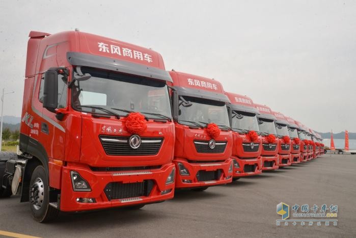 寧波FGS與東風(fēng)商用車百臺(tái)港口運(yùn)輸車交付暨首批50臺(tái)發(fā)車儀式圓滿舉行