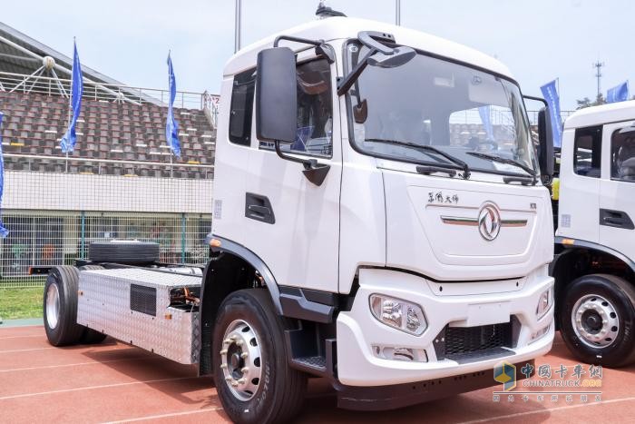 東風(fēng)商用車亮相2025專用車產(chǎn)業(yè)創(chuàng)新發(fā)展大會暨專用車科技展