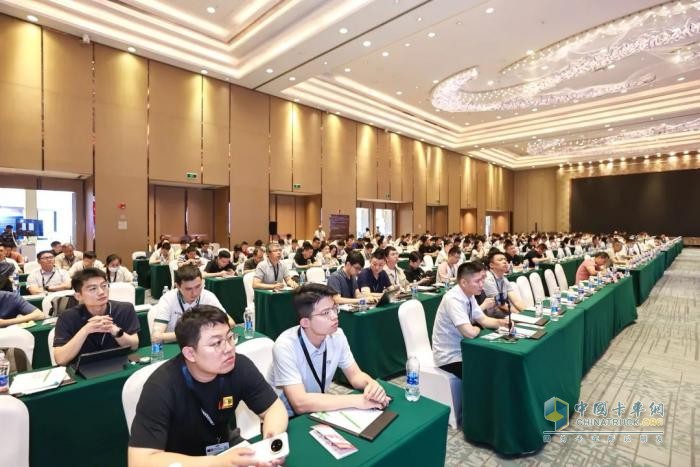 漢德車橋重磅亮相2025重慶智造峰會(huì)！定義可靠、高效、綠色新標(biāo)桿！