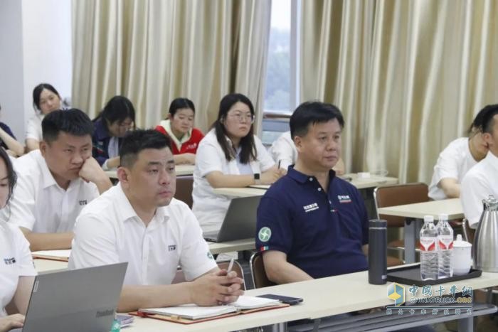 當(dāng)“北斗七星” 遇見(jiàn) “五根紅線(xiàn)”，可蘭素這場(chǎng)培訓(xùn)既有高度又有底線(xiàn)