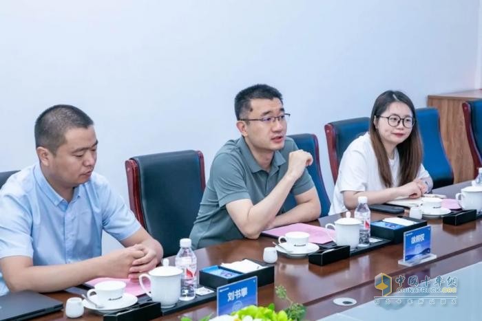 打造行業(yè)新典范！福田歐曼與誠泰租賃達(dá)成500臺(tái)新能源重卡采購合作，共筑綠色運(yùn)力新生態(tài)