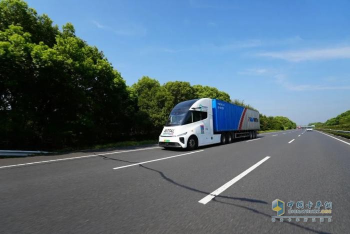 葦渡Windrose 670km長續(xù)航純電重卡正式交付榮慶物流