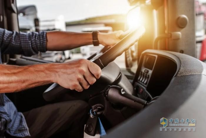 讓電動(dòng)車(chē)智行更遠(yuǎn)的秘密：一位物流車(chē)隊(duì)長(zhǎng)的技術(shù)革新日記