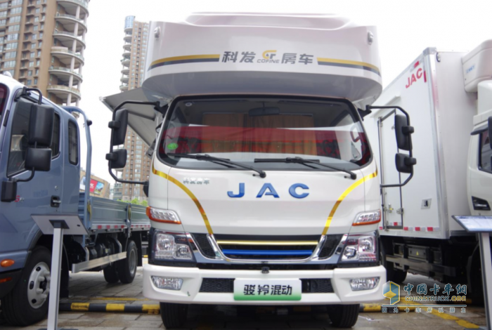 輕卡也能做房車？江淮1卡駿鈴聚寶盆混動(dòng)房車為你打開旅行新方式！