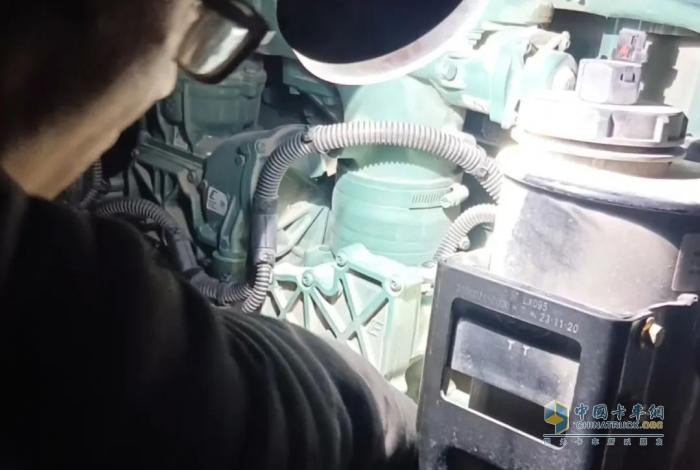 解放卡車：寒夜疾馳護(hù)綠苗，解放服務(wù)暖征途