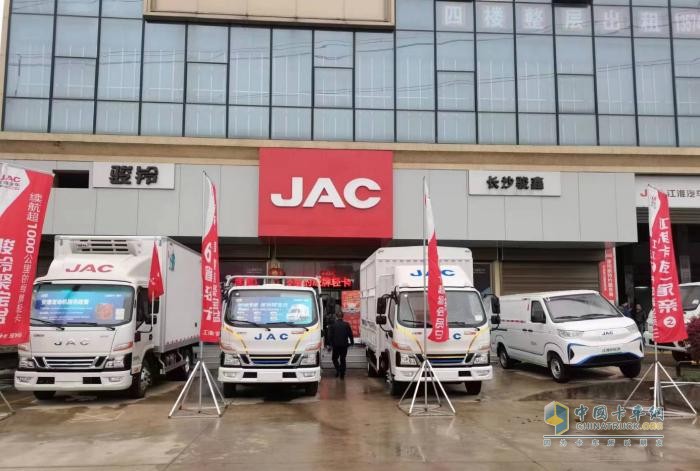 江淮1卡：春日實(shí)力“寵粉”，超級(jí)會(huì)員日讓卡友輕松開啟創(chuàng)富夢(mèng)