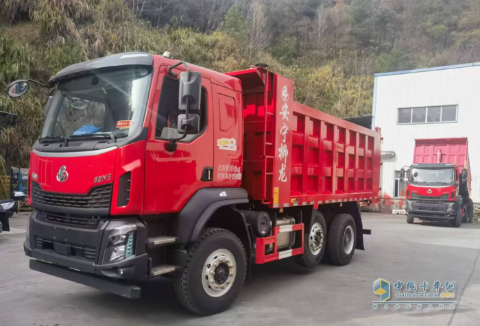 乘龍M3 6×2R自卸車(chē)，三月滿(mǎn)滿(mǎn)“掙”能量！