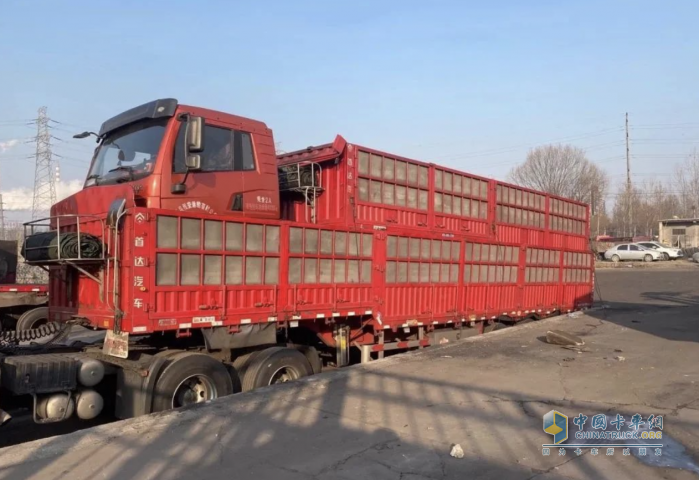煤炭行業(yè)供應(yīng)緊張 首達(dá)子母車(chē)助力疆煤外運(yùn)