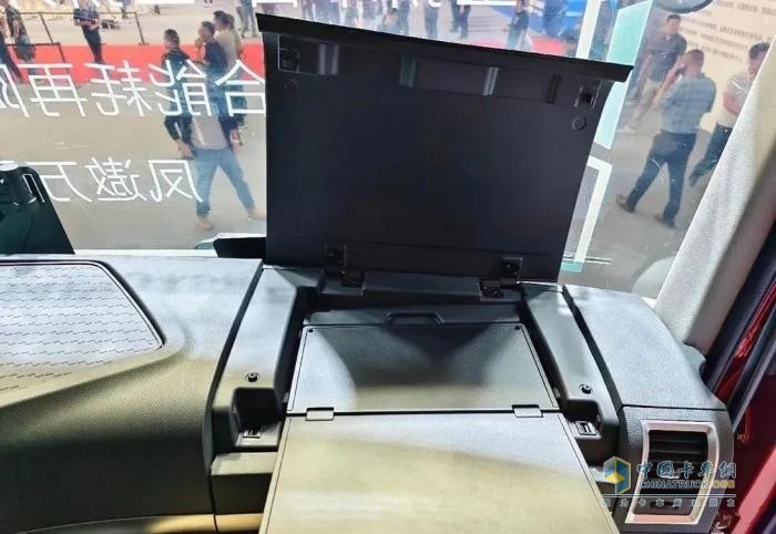 39.99萬元買630馬力燃?xì)廛?還送一臺奇瑞冰淇淋！看奇瑞商用車全新“金鳳凰”重卡