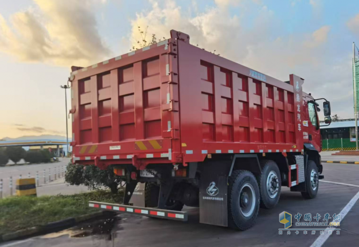 乘龍M3 6×2R自卸車(chē)，三月滿(mǎn)滿(mǎn)“掙”能量！
