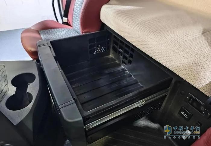 39.99萬元買630馬力燃?xì)廛?還送一臺奇瑞冰淇淋！看奇瑞商用車全新“金鳳凰”重卡