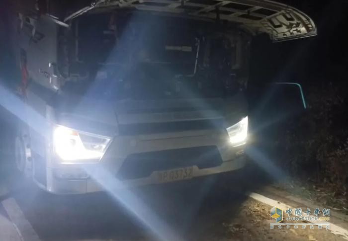 解放卡車：寒夜疾馳護(hù)綠苗，解放服務(wù)暖征途
