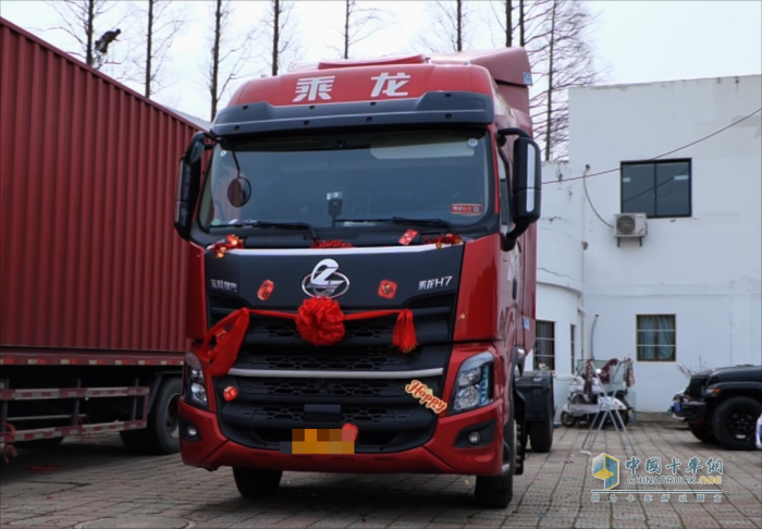 策馬揚(yáng)鞭共奮蹄！乘龍卡車助用戶騰飛