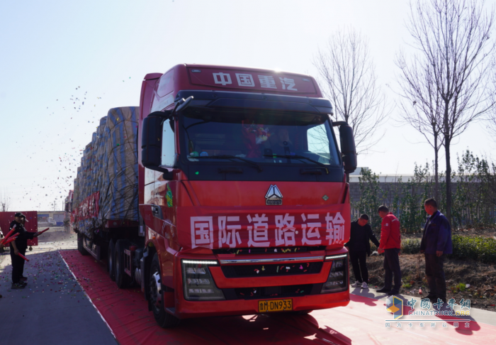 豪沃重卡助力圓鴻物流降本增效，打造跨境運(yùn)力新標(biāo)桿