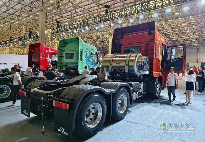 39.99萬元買630馬力燃?xì)廛?還送一臺奇瑞冰淇淋！看奇瑞商用車全新“金鳳凰”重卡