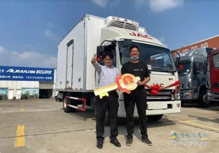 以品質(zhì)加持 ，安康E系列發(fā)動(dòng)機(jī)拿下“值得用戶信賴節(jié)油發(fā)動(dòng)機(jī)”大獎(jiǎng)