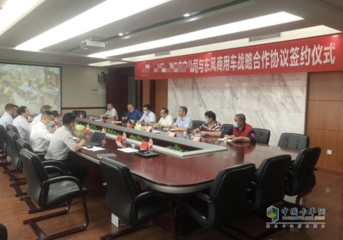 20輛東風(fēng)天龍KC工程車交付 助力宜昌?水電城市建設(shè)