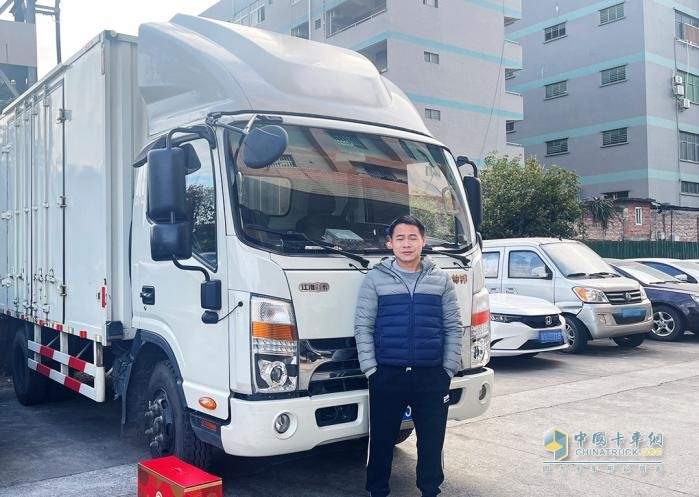 1號伙伴陳師傅攜手江淮1卡帥鈴，一路坦途逐夢行