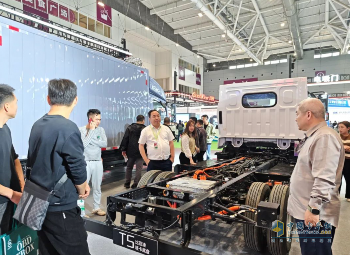 比亞迪2025款輕卡T5矩陣亮相深圳國(guó)際商用車(chē)生態(tài)博覽會(huì)